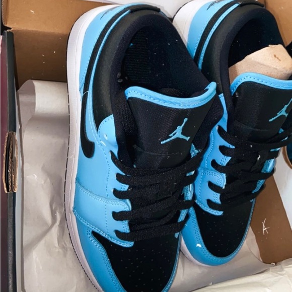 University Blue Jordan 1 Low Top - Picture 1 of 5